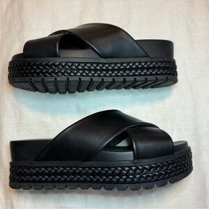 NWOT Platform MIA Sandals